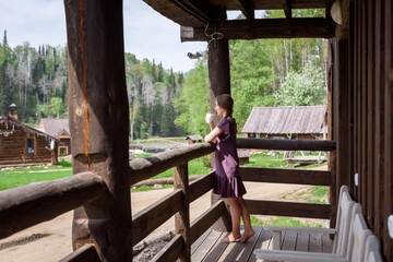 Стандартный номер с 2 односпальными кроватями и диваном в Гостевом доме Таёжная Заимка Лесная Сказка